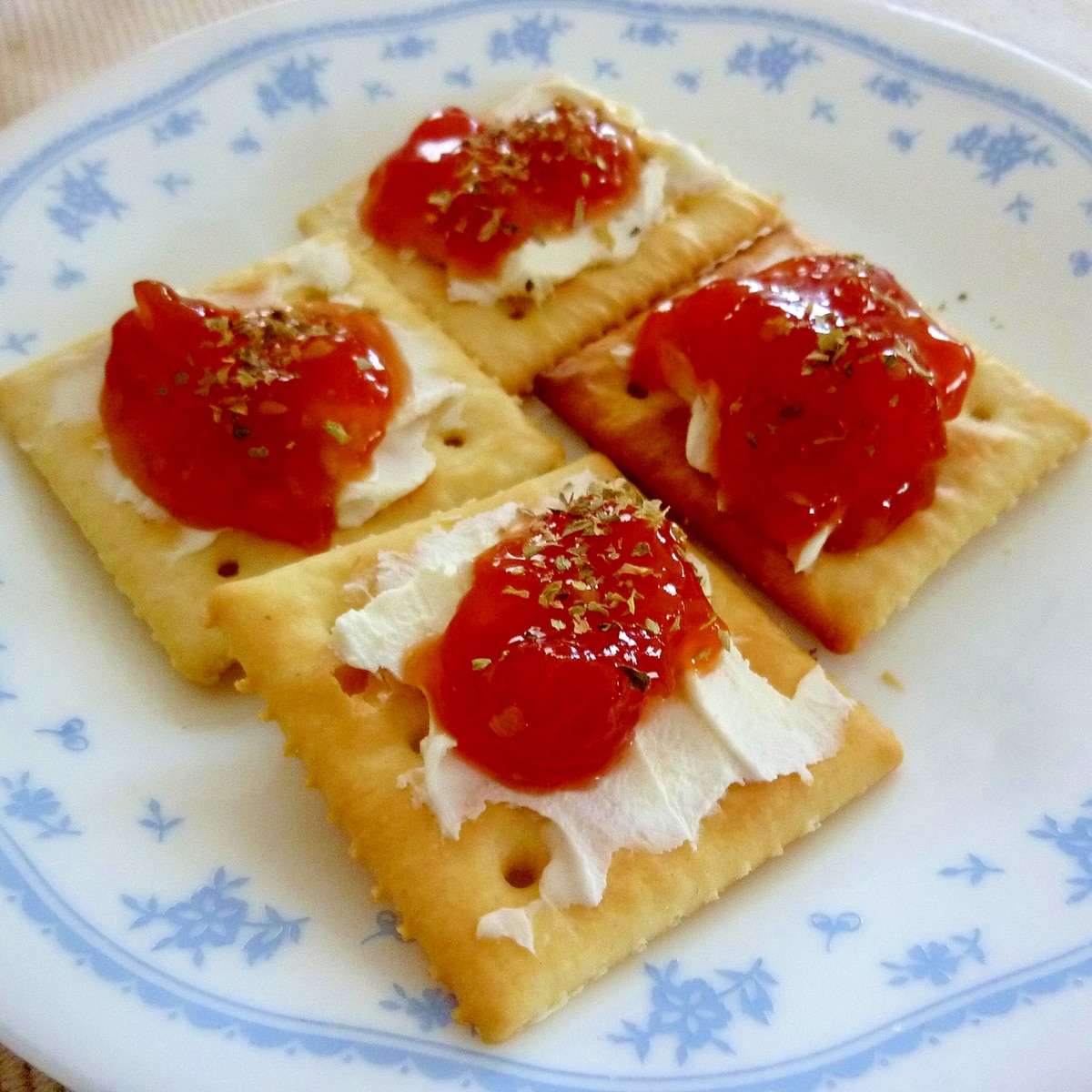 お手軽おつまみ トマトジャムonクラッカー レシピ 作り方 By げんきノンタン 楽天レシピ お手軽おつまみ トマトジャムonクラッカー レシピ 作り方 By げんきノンタン 楽天レシピ